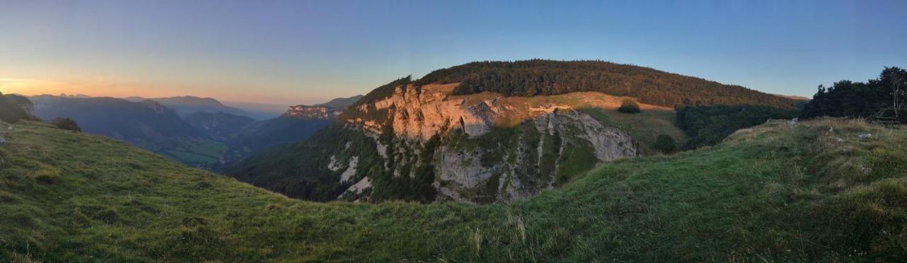 Okami Du Vercors Saint-Laurent-en-Royans Exterior photo